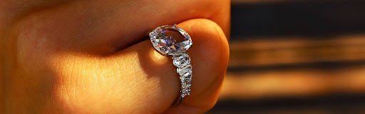 Are Pinky Rings Tacky? The Truth About Pinky Rings, Style & Meaning - British D'sire