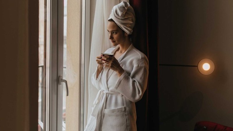 Best Bathrobe Materials for Comfort: 6 Luxurious Fabrics for Relaxation - British D'sire