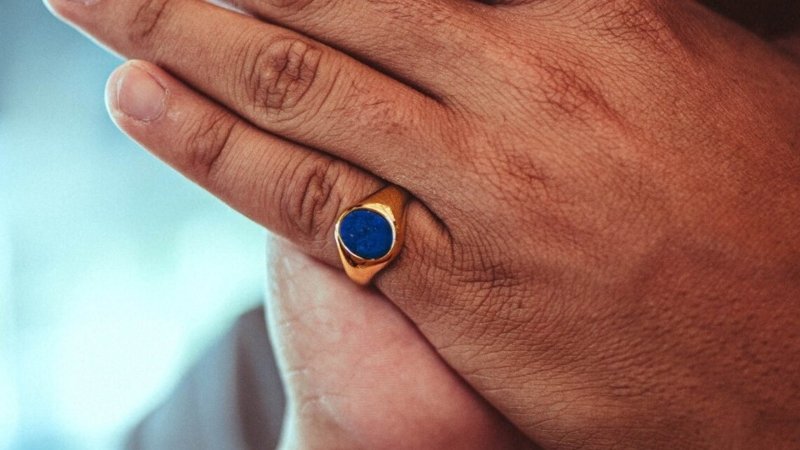 Debunk the history: Meaning of wearing pinky rings for both men and women - British D'sire