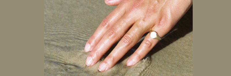How Tight Should a Pinky Ring Be? Perfect Fit Guide - British D'sire
