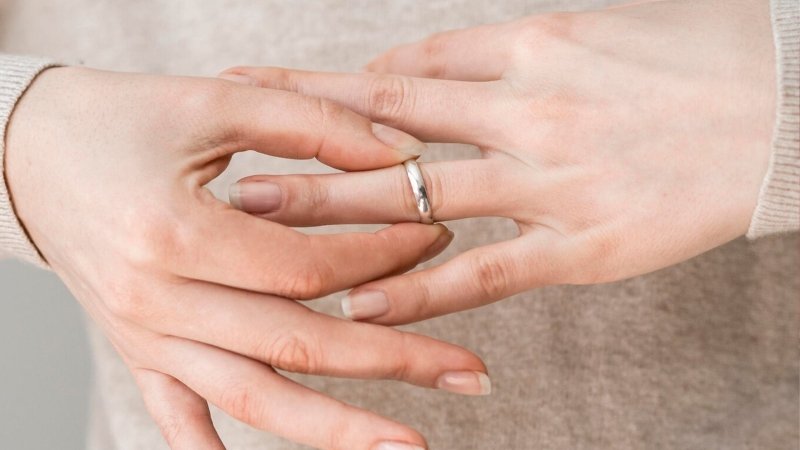 Meaning of wearing rings on each finger: Untold stories your finger can tell - British D'sire