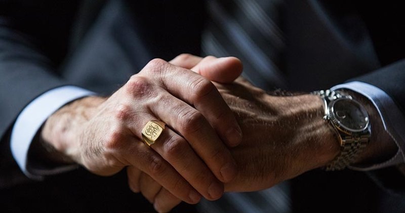 What finger to wear your signet ring on? Look and feel elegant - British D'sire