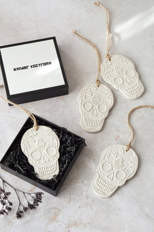 4pcs Luxury Stoneware Cream Skull Tree Ornament Decoration in Gift Box - Seasonal & Holiday Decorations - British D'sire Main image