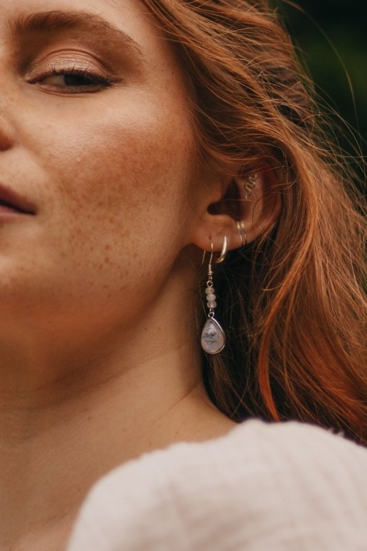 Xander Kostroma - 925 Sterling Silver Moonstone Teardrop Earrings - Ideal for Women  - Enhances Intuition and Healing - Handcrafted Elegance for Day and Night Wear - 5cm - Perfect Gift for Creativity and Style Secondary image
