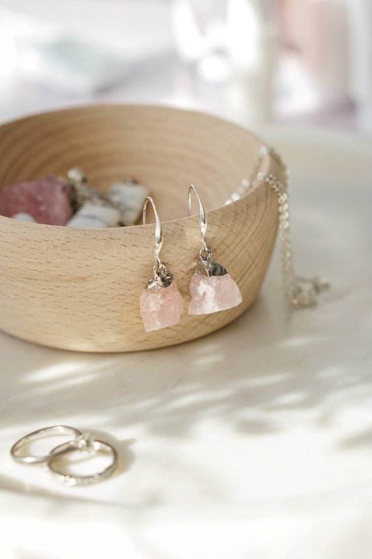 Xander Kostroma - 925 Sterling Silver Raw Cut Rose Quartz Rock Earrings - Ideal for Women - Enhances Love and Healing - Handcrafted Unique Jewelry - 4cm Drop - Perfect Gift for Peace and Style Secondary image