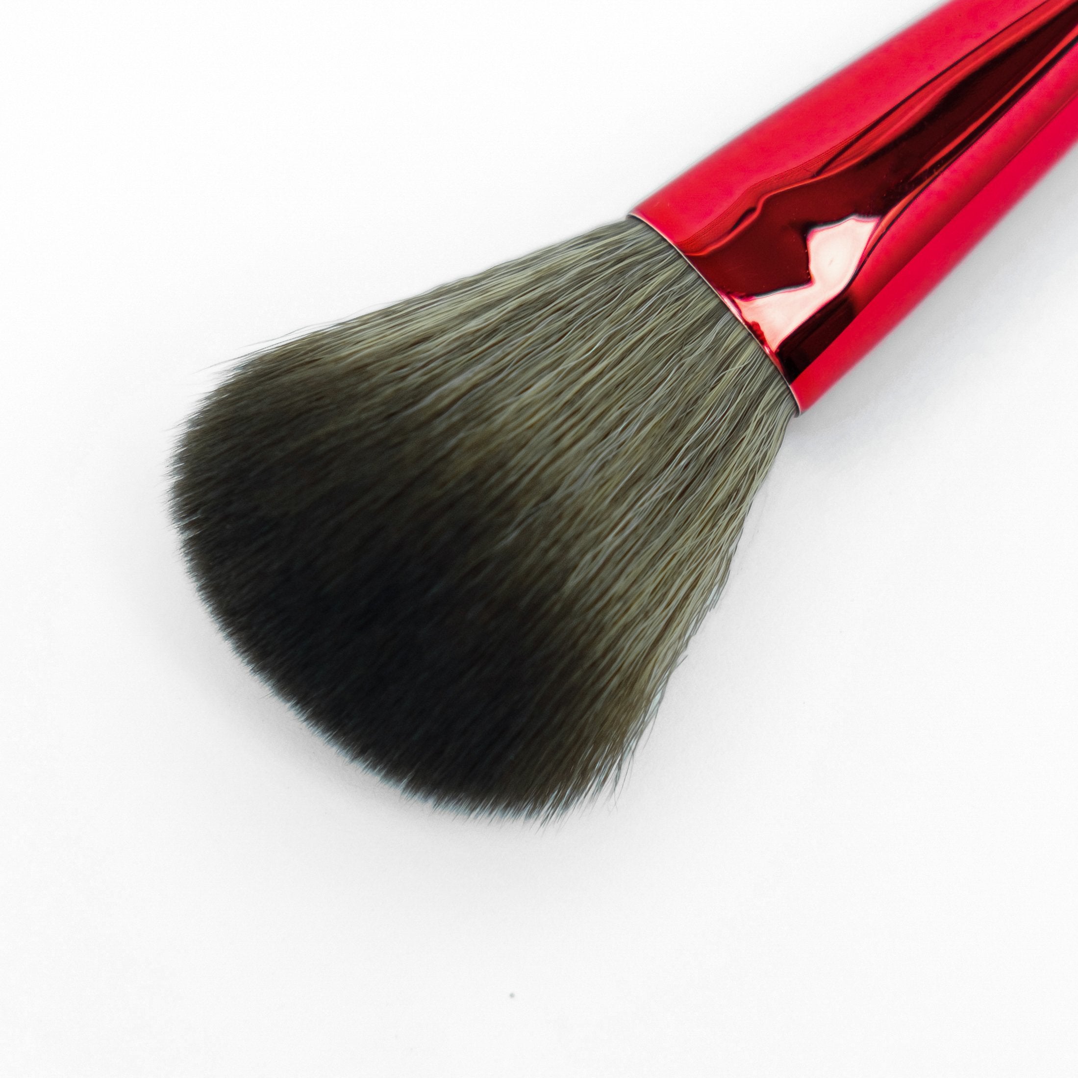 Melanie Mills Hollywood Highlight Brush MM03 X Omnia® Secondary image