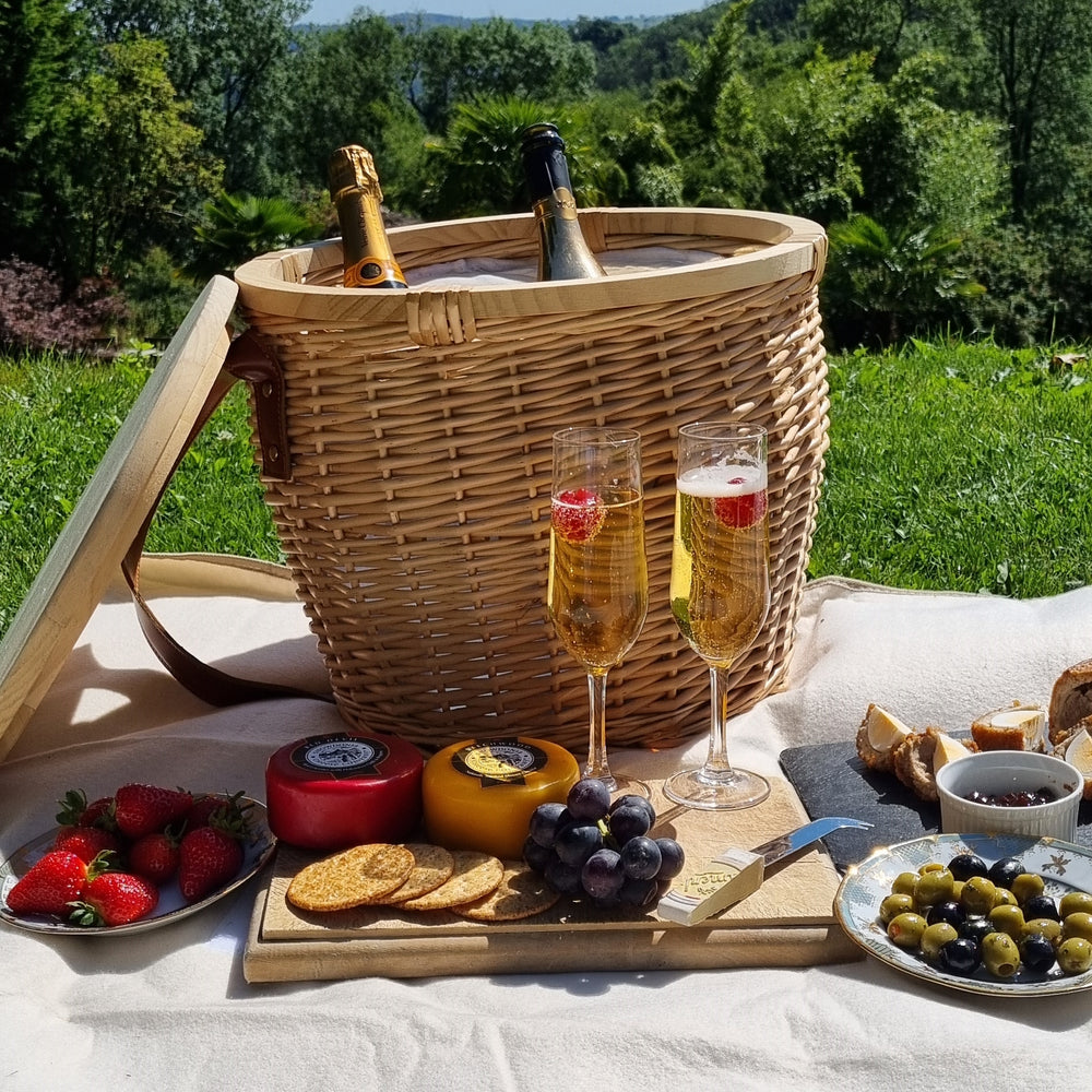 Red Hamper Round Insulated Picnic Basket with Chopping Board Lid