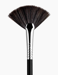 Sigma Beauty F42 Strobing Fan™ Brush