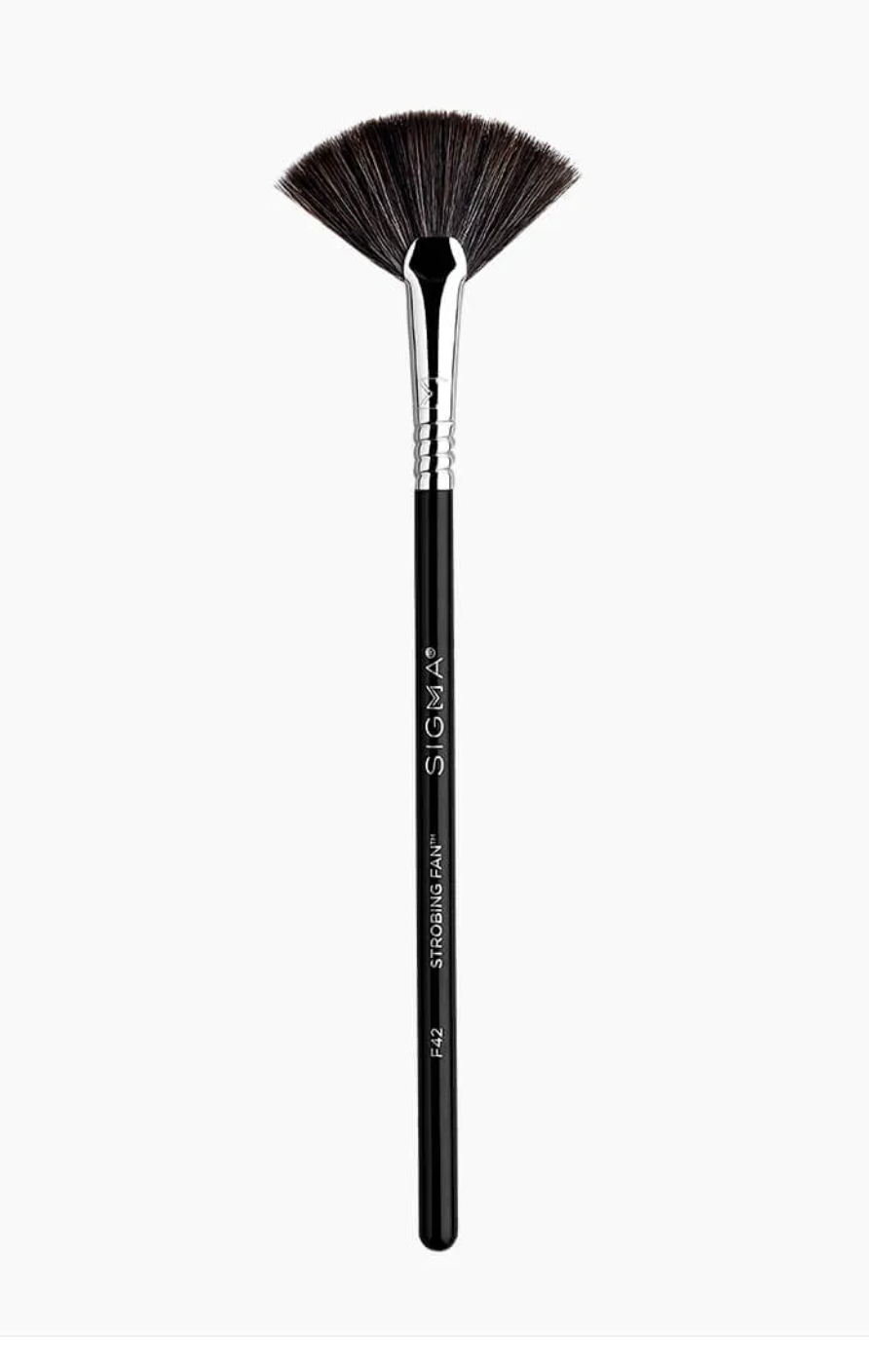 Sigma Beauty F42 Strobing Fan™ Brush Main image