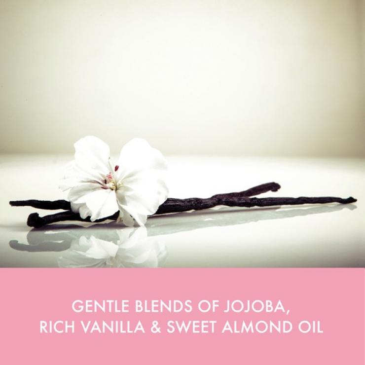 Baylis & Harding Jojoba, Vanilla & Almond Oil Luxury Candlelit Bathing Gift Set - Vegan Friendly - Bath & Body Gift Sets - British D'sire