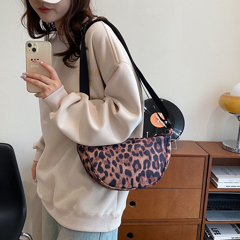 Dark Blueberry Print Sling Bag Crossbody Bag Secondary image