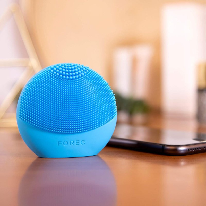 FOREO LUNA fofo Smart Face Brush and Skin Analyzer, Offers Personalized Cleansing for a Unique Skincare Routine, Replaceable Battery Facial Cleansing Brush - Facial Cleansers - British D'sire
