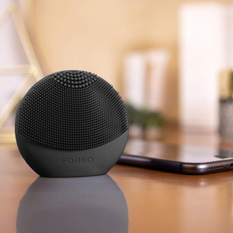 FOREO LUNA fofo Smart Facial Cleansing Brush and Skin Analyzer, Midnight, Personalized Cleansing for a Unique Skincare Routine, Bluetooth & Dedicated Smartphone App - Facial Cleansers - British D'sire