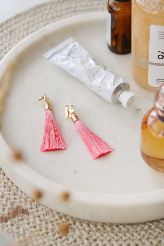 Xander Kostroma Gold Tone & Peach Pink Tassel Drop Earrings – 8cm, Handmade Statement Earrings, Elegant Peach Pink Tassels, Perfect for Fashion Lovers, Special Occasions & Gift Giving Secondary image