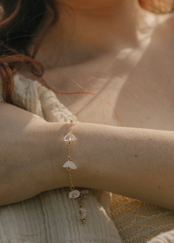 Xander Kostroma - Gold Tone Raw Quartz Stone Crystal Bracelet for Women - 17cm + Extension - Enhances Balance and Psychic Abilities - Handcrafted Unique Jewelry - Perfect Gift for Elegance and Healing Secondary image