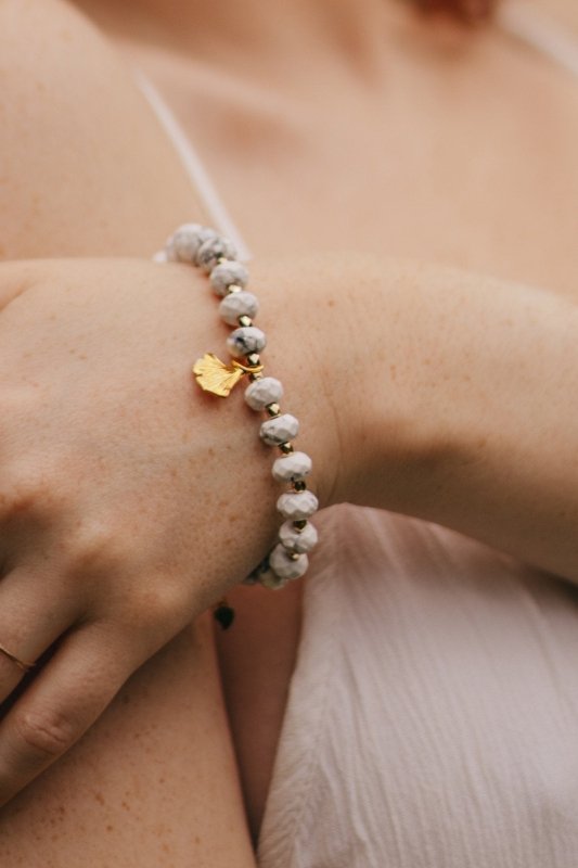 Xander Kostroma Howlite Crystal Bracelet (17cm+Extension) –Handcrafted with Clear Quartz -14ct Gold-Tone Metal– For Healing, Balance & Energy Amplification Secondary image