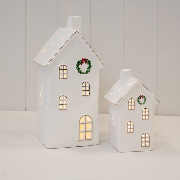 LED White House with Wreath Home Decoration - Christmas Decor - British D'sire