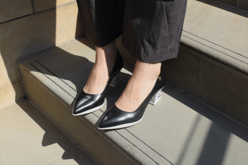 Lu Lu - Black leather with newsprint pointed low heel Secondary image