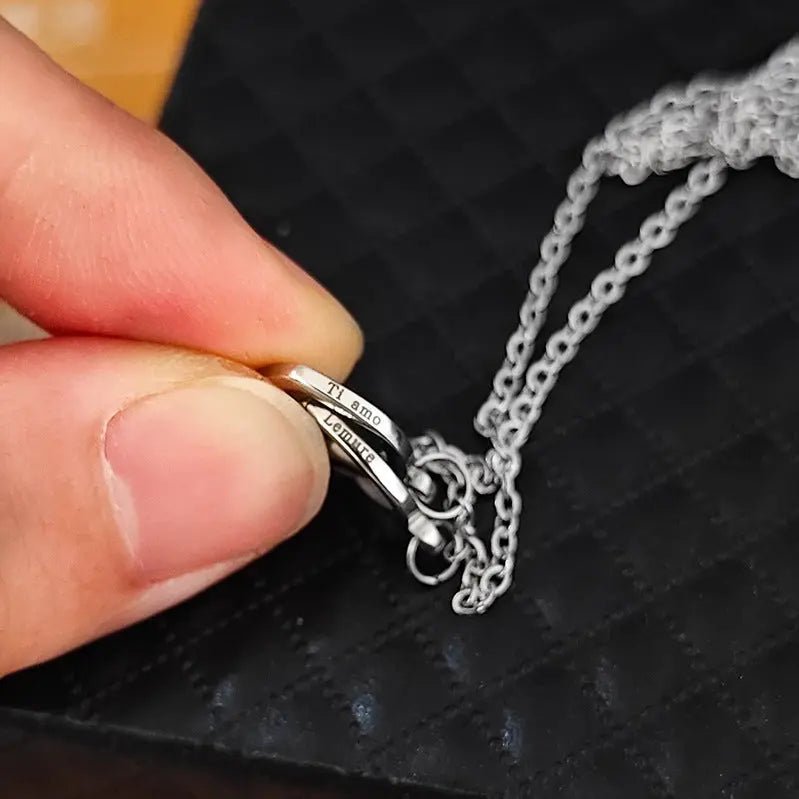 Maiden Art - Double Heart Name Necklace – Custom Couples Necklace, 48 cm Stainless Steel - Silver, Gold, and Rose Gold - Celebrate Love & Connection - British D'sire