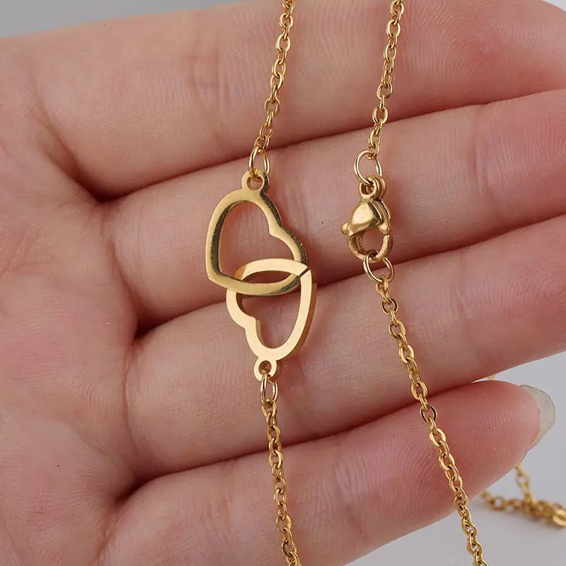 Maiden Art - Double Heart Name Necklace – Custom Couples Necklace, 48 cm Stainless Steel-Silver, Gold, and Rose Gold-Celebrate Love & Connection - British D'sire
