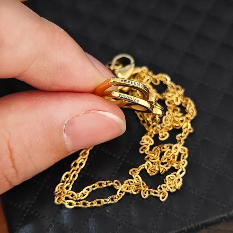 Maiden Art - Double Heart Name Necklace – Custom Couples Necklace, 48 cm Stainless Steel - Silver, Gold, and Rose Gold - Celebrate Love & Connection - British D'sire