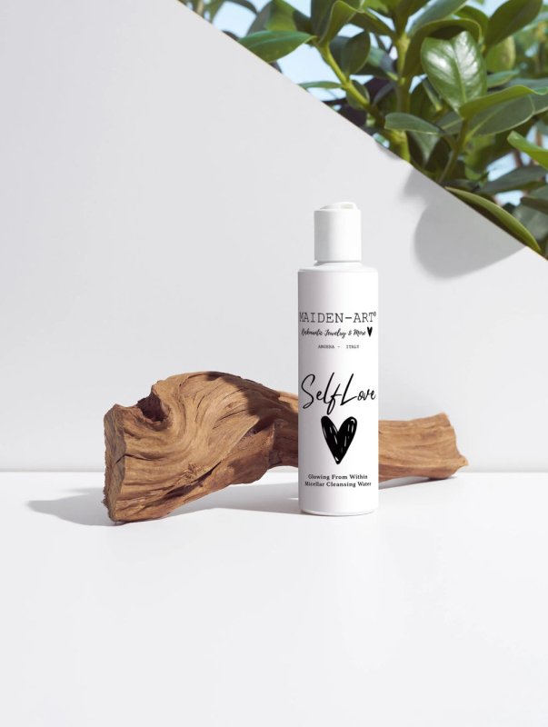 Maiden Art - Glowing From Within -Micellar Cleansing Water -3-in-1 cleanser, makeup remover, and toner -hydrating properties for plump, glowing complexion -Hyaluronic Acid, Linden Flower & Camomile -For All Skin Types - Micellar Cleansing Water - British D'sire
