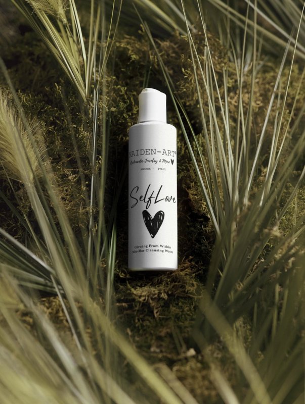 Maiden Art - Glowing From Within -Micellar Cleansing Water -3-in-1 cleanser, makeup remover, and toner -hydrating properties for plump, glowing complexion -Hyaluronic Acid, Linden Flower & Camomile -For All Skin Types - Micellar Cleansing Water - British D'sire