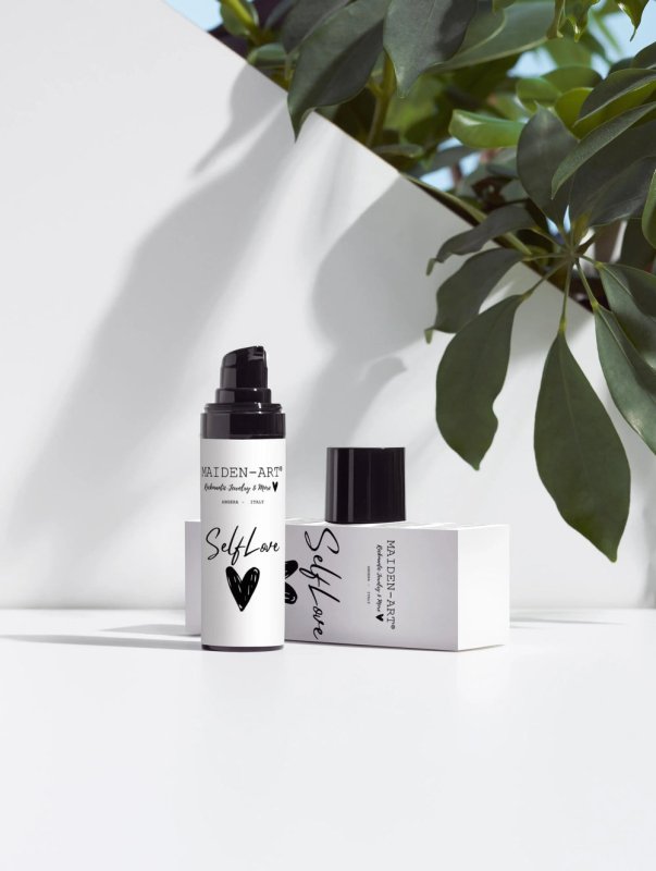 Maiden Art - Radiant Glow Luminous Foundation N.10 – 30ml Medium Coverage Long - lasting - Aloe & Berry Extracts - Eco - Friendly, Paraben - Free, Cruelty - Free Makeup - All Skin Types - Flawless glow - foundation - British D'sire Main image