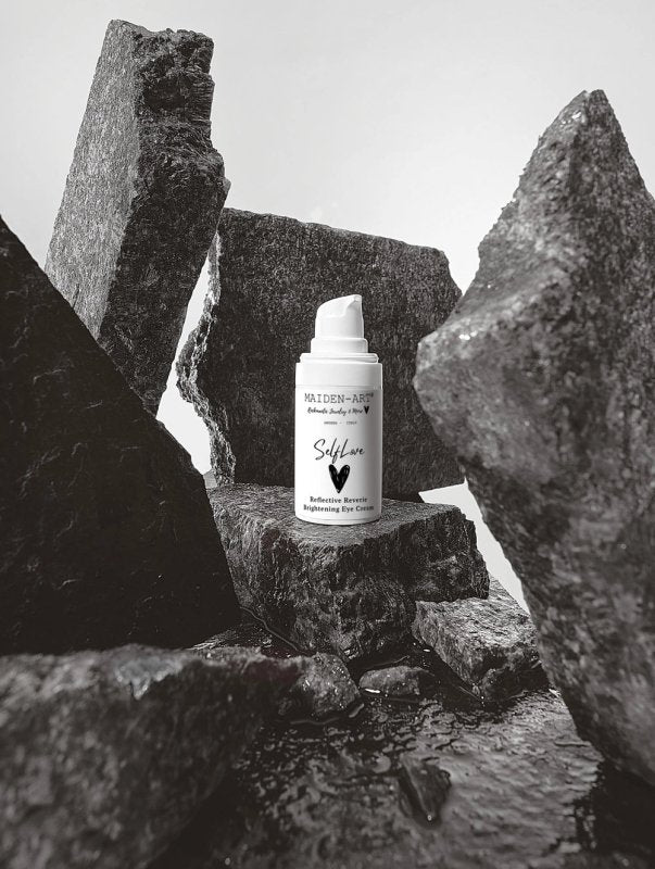 Maiden Art - Reflective Reverie Brightening Eye Cream - 15ml - Lightweight, Non-Greasy, Paraben & Sulfate-Free - For Dark Circle & Puffiness- Betaine, Ginkgo Extract, Shea Butter,Vegan, Natural -For All Skin Types - Brightening Eye Cream - British D'sire