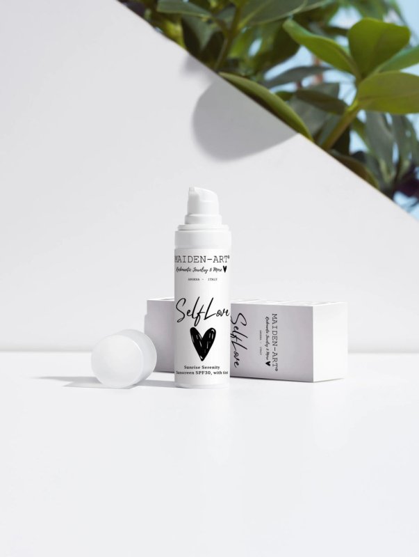 Maiden Art - Sunrise Serenity Tinted Sunscreen SPF30–30ml With Zinc Oxide, Raspberry Seed Oil, Sea Buckthorn & Hyaluronic Acid No White Cast, Lightweight & Skin-Tone Enhancing For a Radiant Healthy Glow-Perfect for Normal to Dry Skin - Sunscreen SPF30, with tint - British D'sire