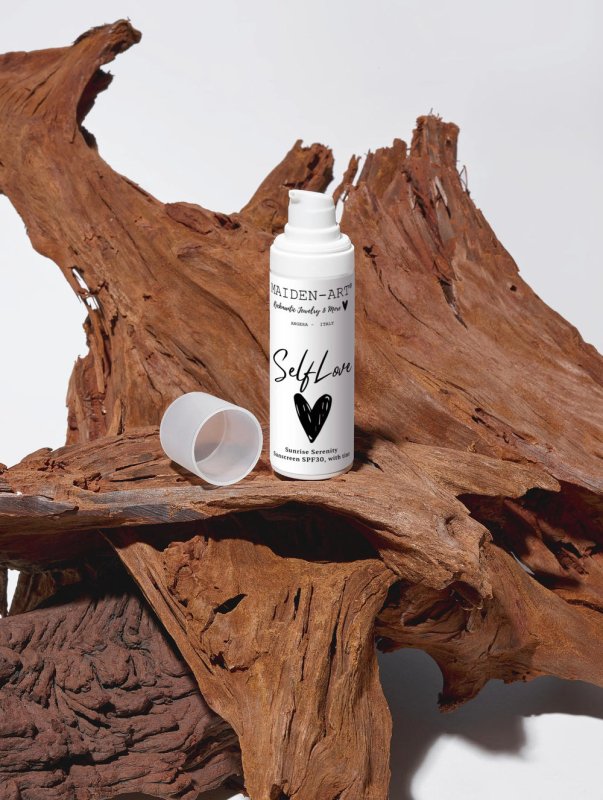 Maiden Art - Sunrise Serenity Tinted Sunscreen SPF30–30ml With Zinc Oxide, Raspberry Seed Oil, Sea Buckthorn & Hyaluronic Acid No White Cast, Lightweight & Skin-Tone Enhancing For a Radiant Healthy Glow-Perfect for Normal to Dry Skin - Sunscreen SPF30, with tint - British D'sire