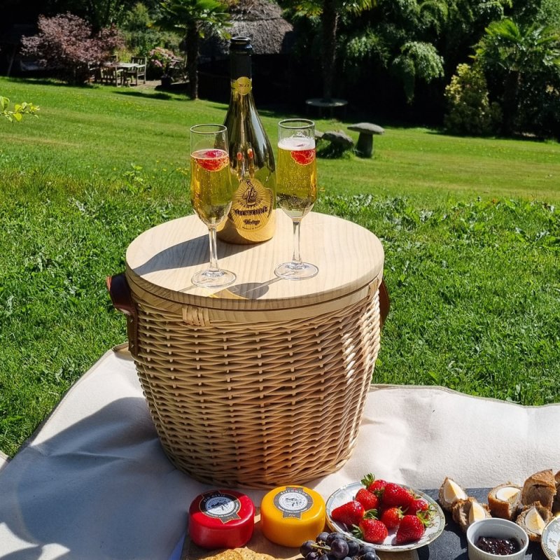 Round Insulated Picnic Basket with Chopping Board Lid - Drinks Baskets - British D'sire