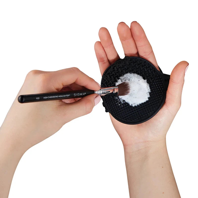 Sigma Beauty Palmat - 2 in 1 Brush Cleaning Tool - Brush cleansing palette - British D'sire Main image