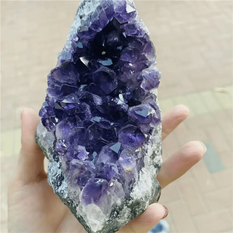 Zen - Raw Natural Amethyst Geode Stand – Crystal Décor for Home & Gifts - Natural Amethyst - British D'sire