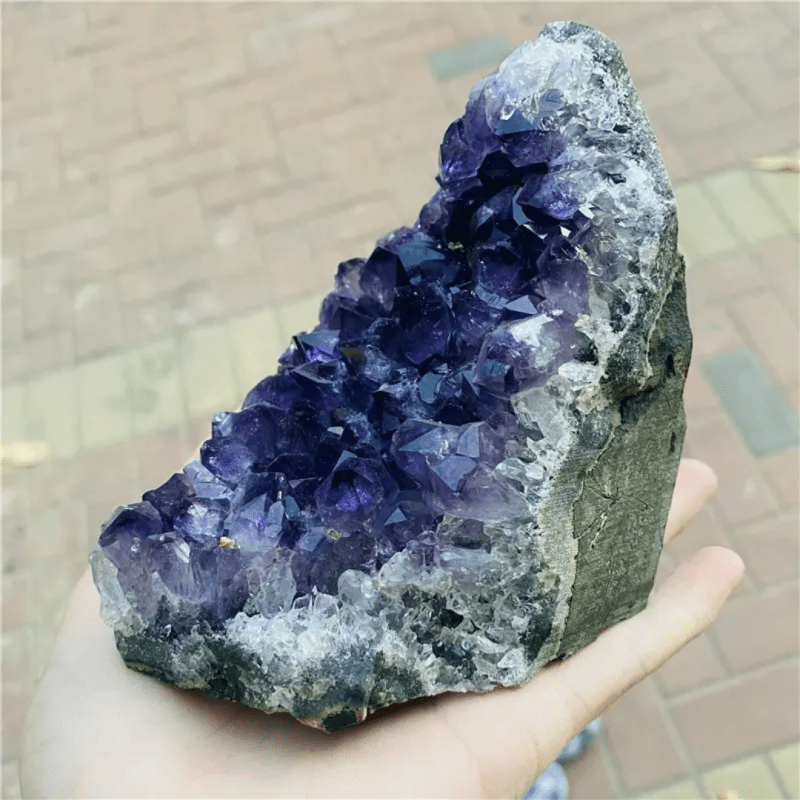 Zen - Raw Natural Amethyst Geode Stand – Crystal Décor for Home & Gifts - Natural Amethyst - British D'sire