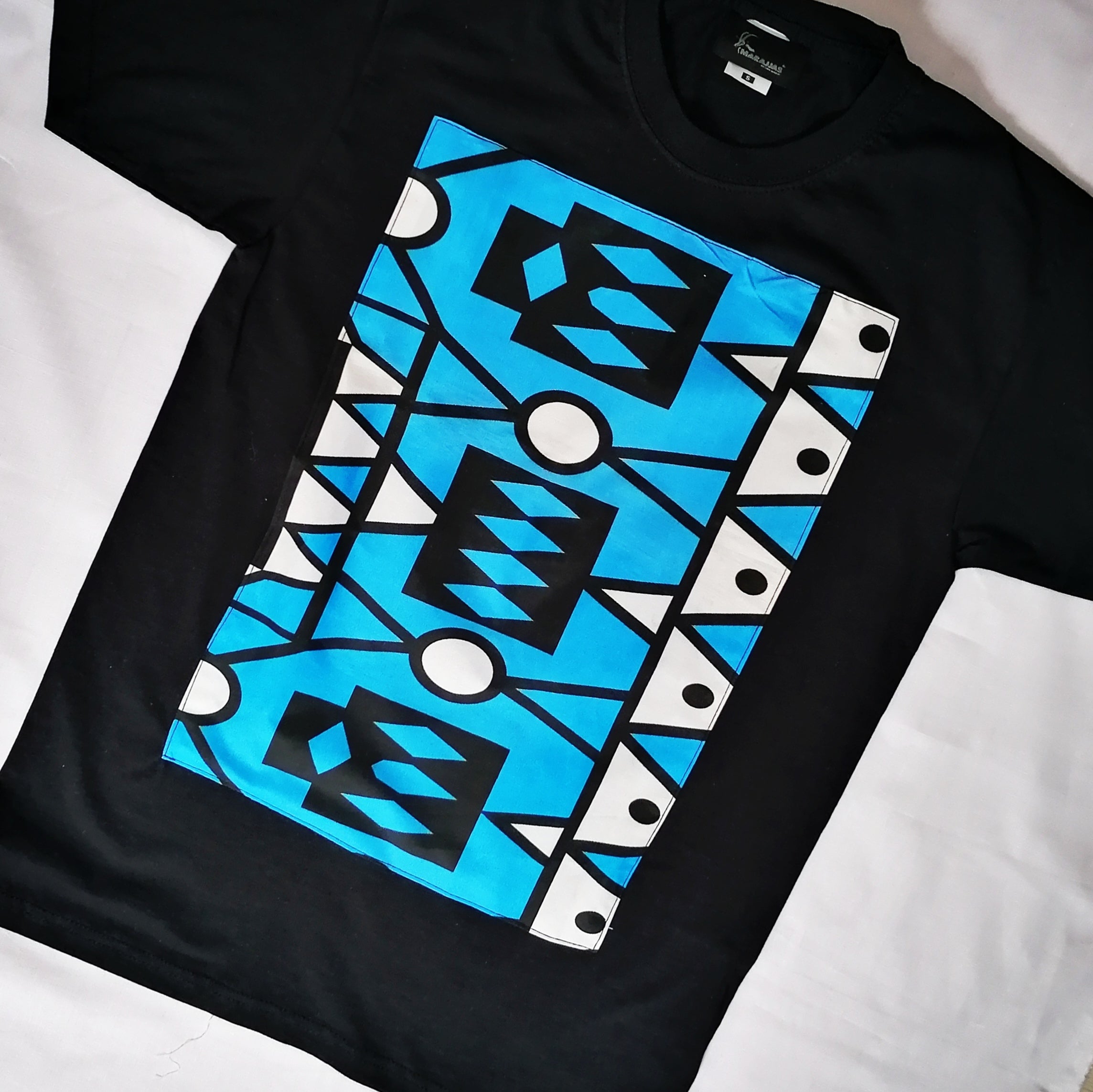 Kids T-shirt in black with blue Samakaka - British D'sire