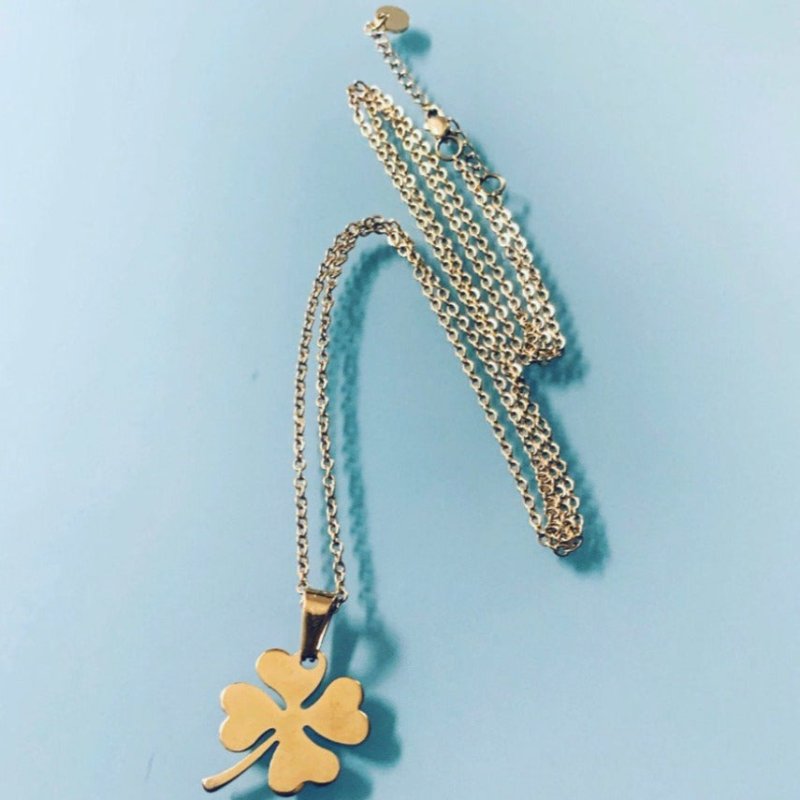Clover Gold Plated Petels Necklace 24K | Gold Necklace | Gift Idea | Petels Jewel | Women's Gift Idea | Gold Jewelry | Gold Necklace | Gift Jewelry - Necklace - British D'sire Main image