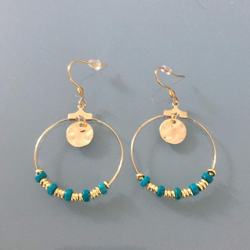 Clover Heishi Hoop Earrings | Golden Hoop Earrings in Stainless Steel and Gold | Turquoise Heishi Pearls | Women's jewelry | Gift Jewelry | Women's gift - Earrings - British D'sire