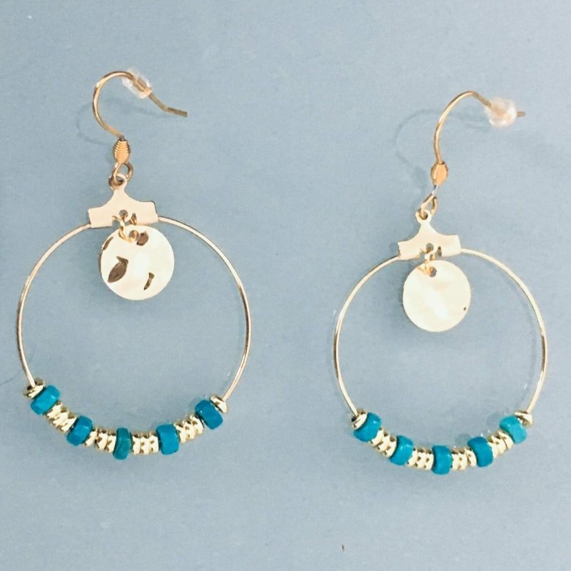 Clover Heishi Hoop Earrings | Golden Hoop Earrings in Stainless Steel and Gold | Turquoise Heishi Pearls | Women's jewelry | Gift Jewelry | Women's gift - Earrings - British D'sire Main image