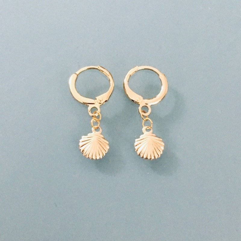 Clover Mini Shell Hoop Earrings | Small Gold Shell Hoop Earrings | Women's Jewelry | Gold Hoop Earrings | Christmas Gift | Women's Gift - Earrings - British D'sire