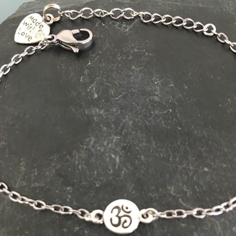 Clover Stainless Steel Bangle Bracelet with Enamelled Pendant | Women's Silver Jewellery | Bracelet | Gift idea - Bracelet - British D'sire