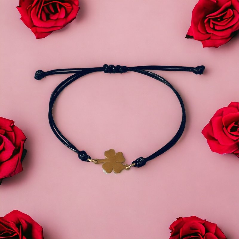 Clover Women's Bracelet in Gold Stainless Steel | Women's Bracelet | Golden Bracelet | Gift Jewelry | Lucky Charm Secondary image