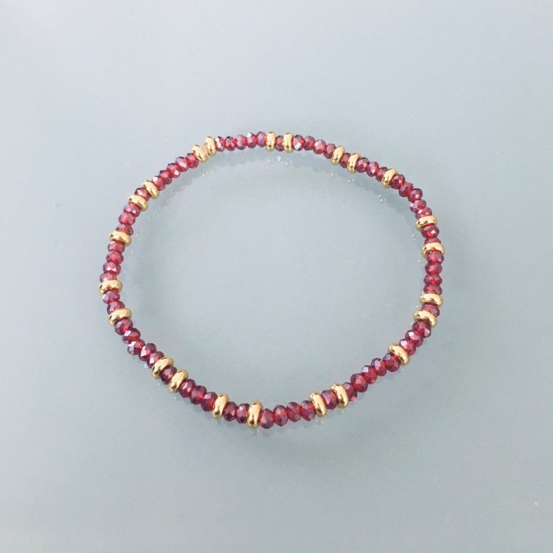 Clover Women's Bracelet with Ruby Red and Golden Heishi Beads | Gold Bracelet | Pearl Bracelet | Gift Jewelry | Women's Gold Jewelry | Christmas Gift - Bracelet - British D'sire