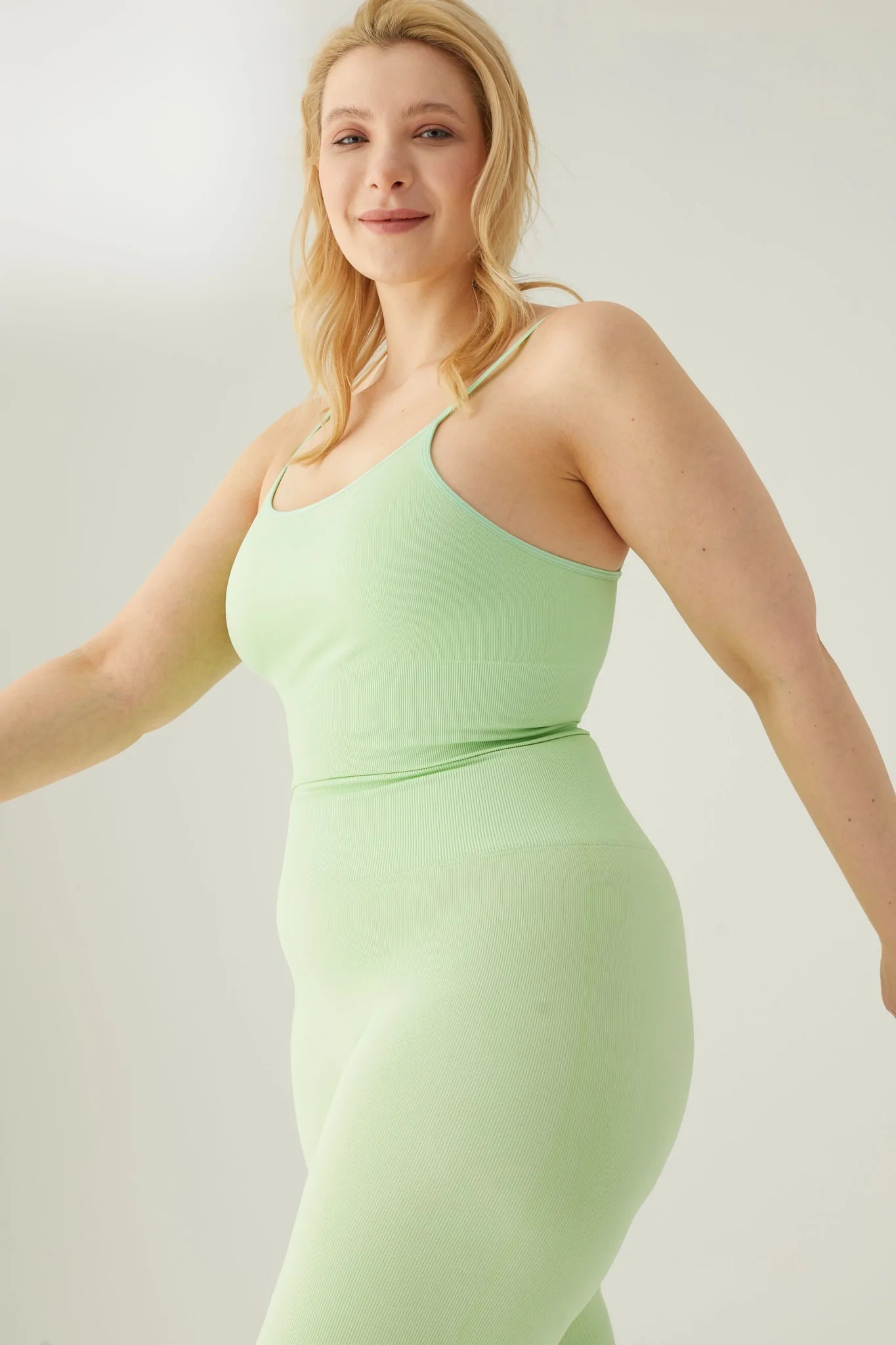 Form & Grace Seamless Leggings With Wide Waistband Pistachio - Gym Leggings - British D'sire