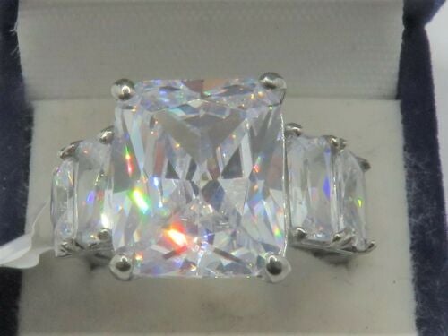 Jewellery Kingdom Emerald Cut Clear Cubic Zirconia 6 Carat Ladies Ring (Silver) Secondary image