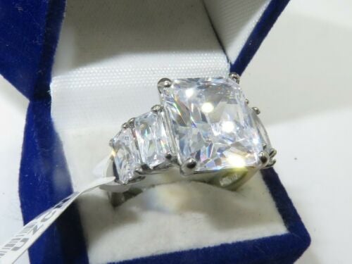 Jewellery Kingdom Emerald Cut Clear Cubic Zirconia 6 Carat Ladies Ring (Silver) - Rings - British D'sire