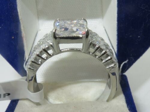 Jewellery Kingdom Emerald Princess Cut Stainless Steel Channel Cocktail Ladies Cubic Zirconia Ring (Silver) - Jewelry Rings - British D'sire