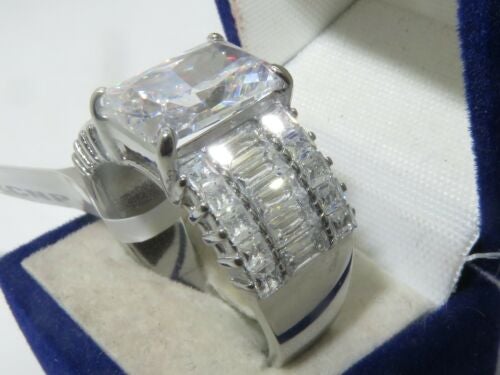 Jewellery Kingdom Emerald Princess Cut Stainless Steel Channel Cocktail Ladies Cubic Zirconia Ring (Silver) - Jewelry Rings - British D'sire