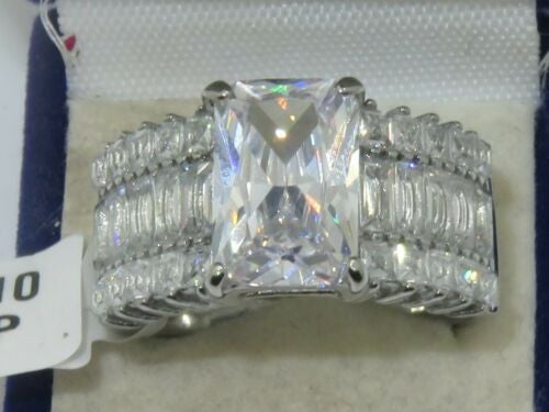 Jewellery Kingdom Emerald Princess Cut Stainless Steel Channel Cocktail Ladies Cubic Zirconia Ring (Silver) - Jewelry Rings - British D'sire