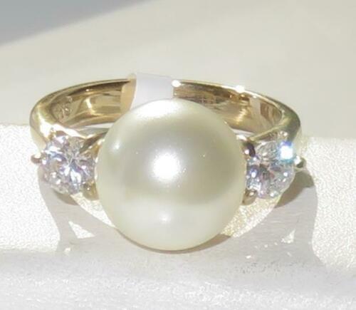 Jewellery Kingdom Ladies Pearl Three Stone Cz Cream 18kt Steel Dress Pretty Ring (Gold) Secondary image